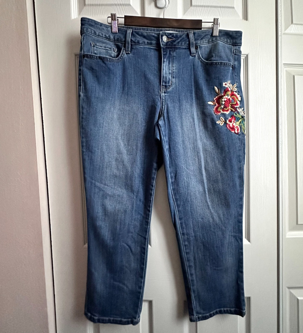 Sonoma Women's 16 Floral Embroidered Denim Capris Medium Wash Mid Rise Boho